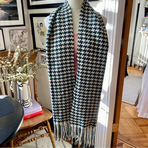 Banana Republic Accessories - Banana Republic Unisex Warm Lambswool/Cashmere Blend Scarf